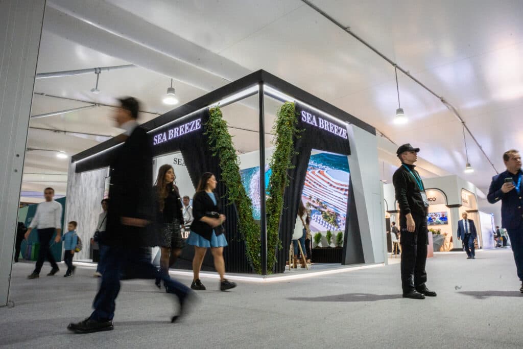 What Should an Exhibition Stand That Highlights Your Brand Look Like?